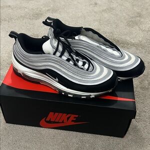 Nike Men's Black and White Air Max Sneakers